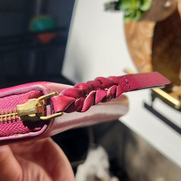 Fossil Leather Long Zippy Wallet in Cranberry Color - EUC - Picture 3 of 12